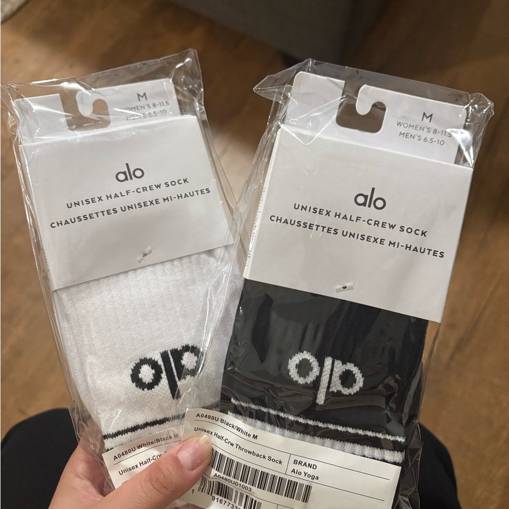 BRAND NEW Alo Yoga Sock Bundle Half Crew White and Black Size M